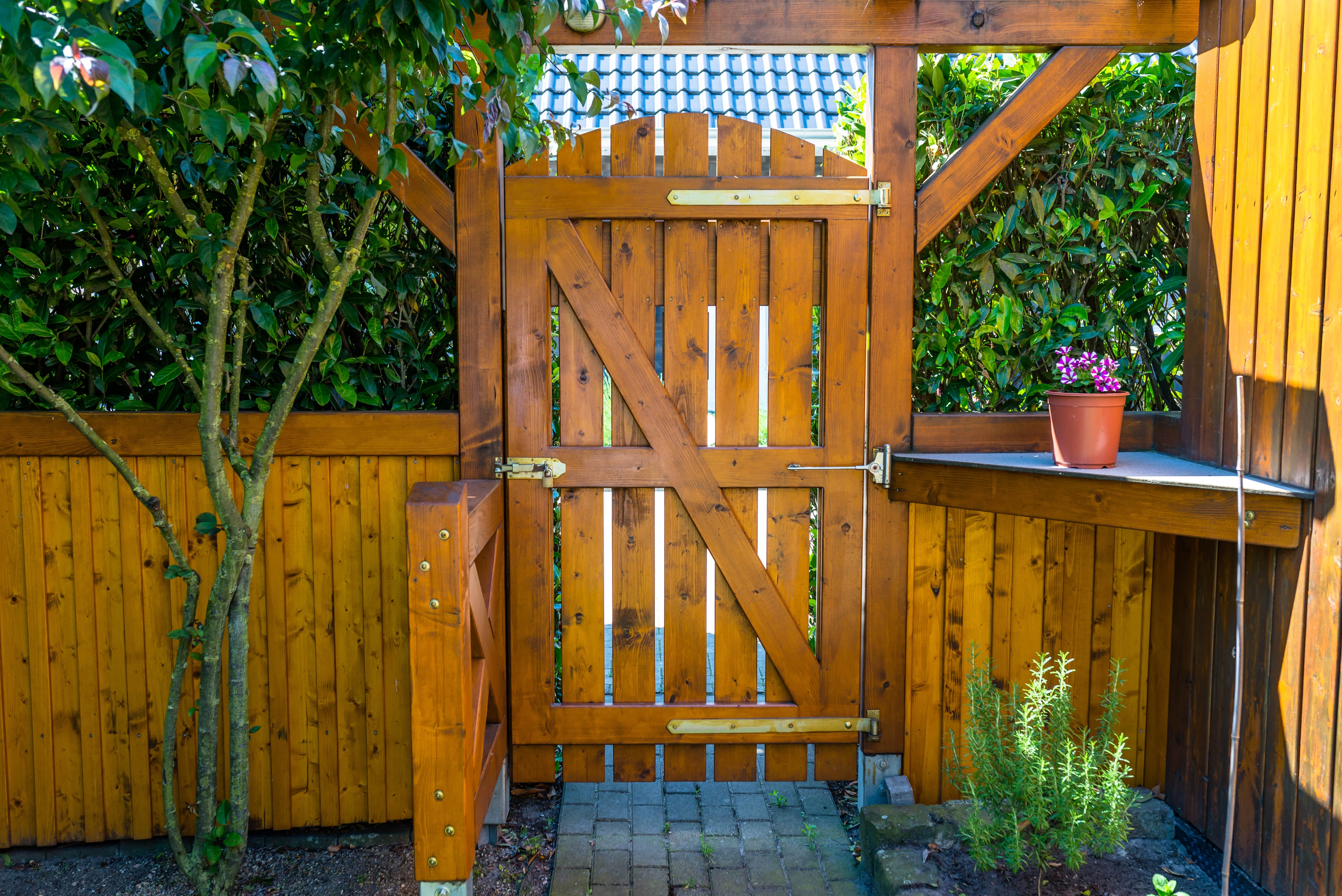 wood single gates